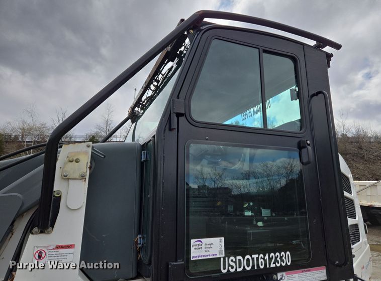 image for item EC4169 2017 Elgin Pelican Series NP street sweeper