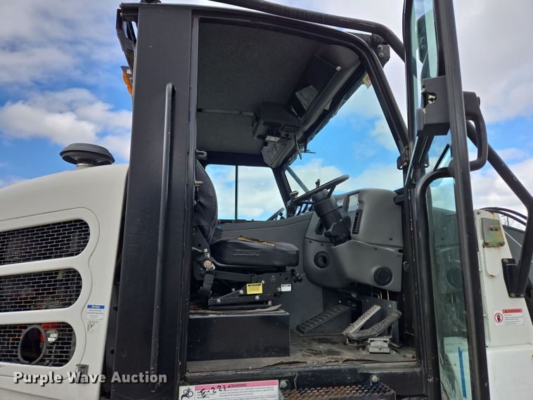 image for item EC4169 2017 Elgin Pelican Series NP street sweeper