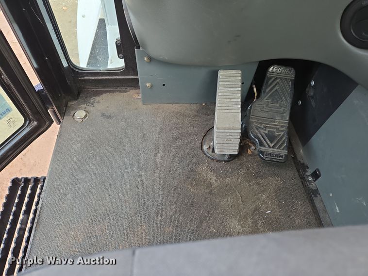 image for item EC4169 2017 Elgin Pelican Series NP street sweeper