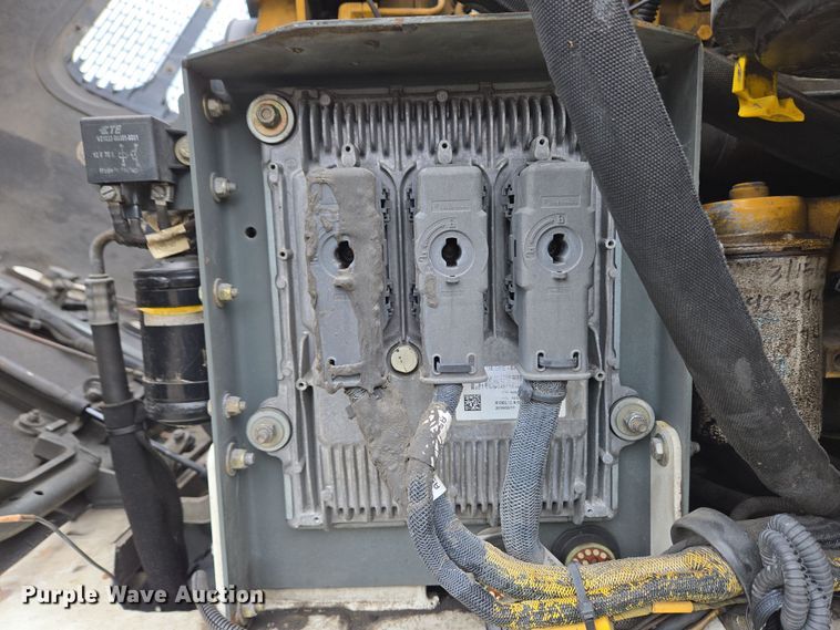 image for item EC4169 2017 Elgin Pelican Series NP street sweeper