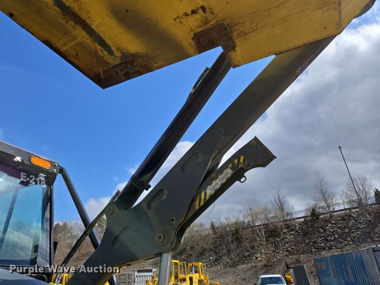 image for item EC4170 2017 Elgin Pelican Series NP street sweeper