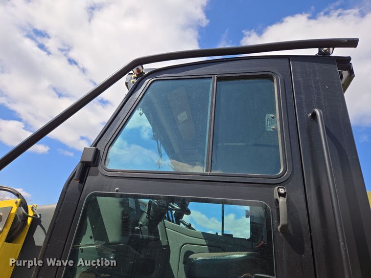 image for item EC4170 2017 Elgin Pelican Series NP street sweeper