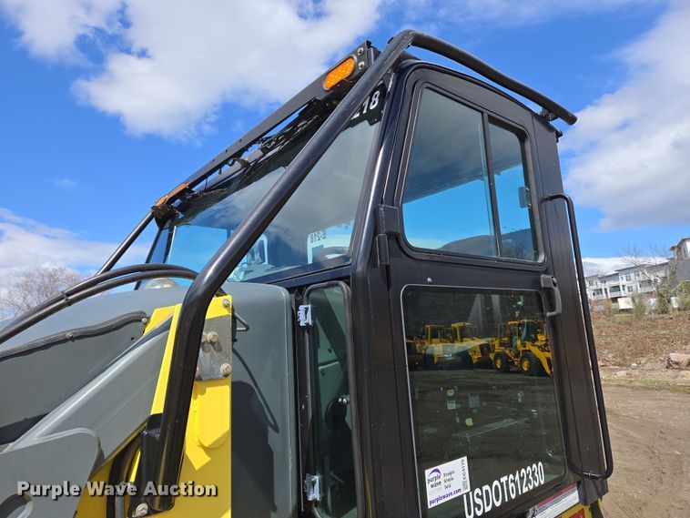 image for item EC4170 2017 Elgin Pelican Series NP street sweeper