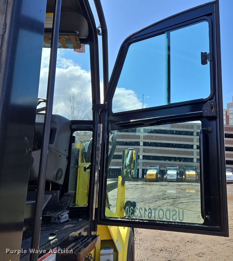 image for item EC4170 2017 Elgin Pelican Series NP street sweeper