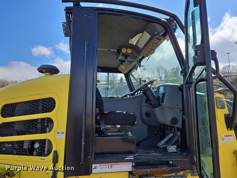 image for item EC4170 2017 Elgin Pelican Series NP street sweeper