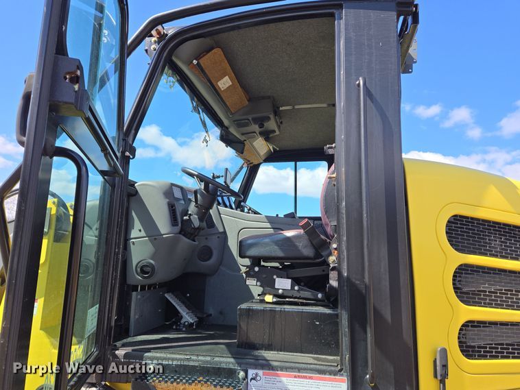 image for item EC4170 2017 Elgin Pelican Series NP street sweeper