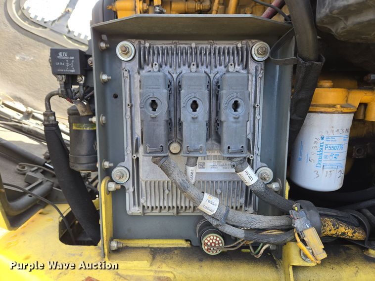 image for item EC4170 2017 Elgin Pelican Series NP street sweeper