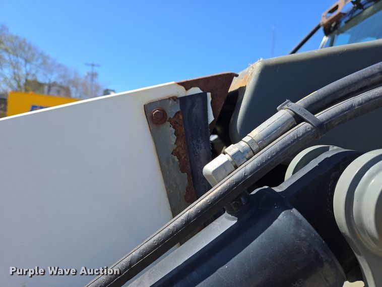 image for item EC4173 2015 Elgin Pelican Series NP street sweeper