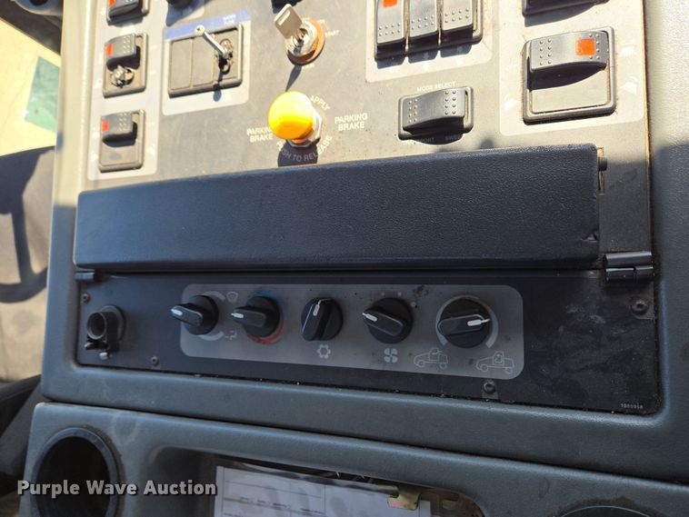 image for item EC4173 2015 Elgin Pelican Series NP street sweeper