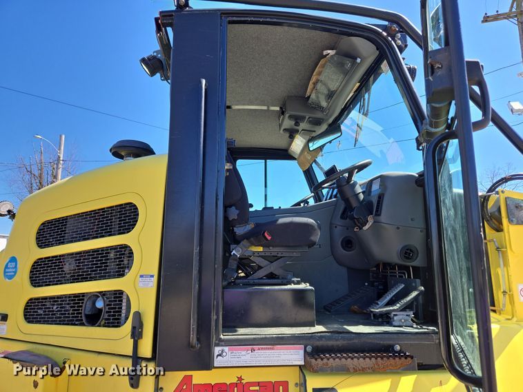 image for item EC4174 2017 Elgin Pelican Series NP street sweeper