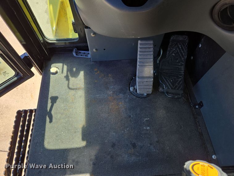 image for item EC4174 2017 Elgin Pelican Series NP street sweeper