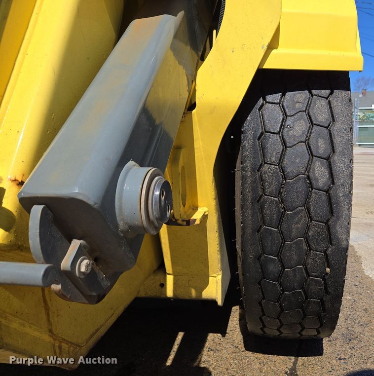 image for item EC4174 2017 Elgin Pelican Series NP street sweeper