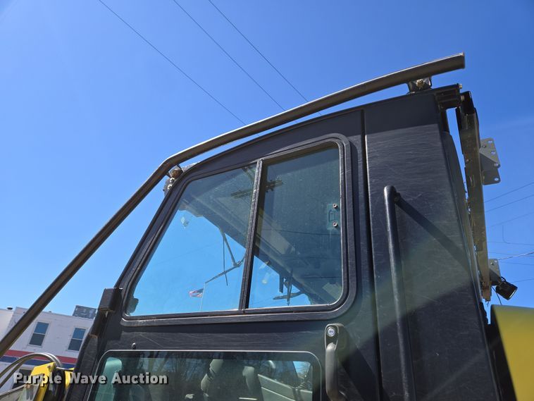 image for item EC4175 2017 Elgin Pelican Series NP street sweeper