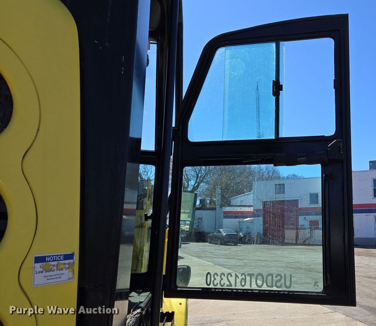 image for item EC4175 2017 Elgin Pelican Series NP street sweeper