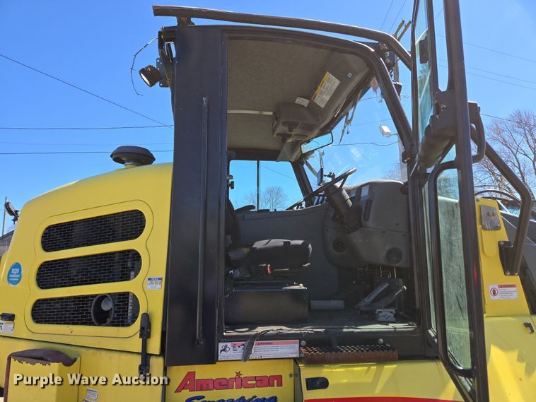 image for item EC4175 2017 Elgin Pelican Series NP street sweeper