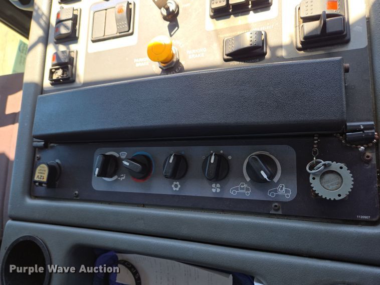 image for item EC4175 2017 Elgin Pelican Series NP street sweeper