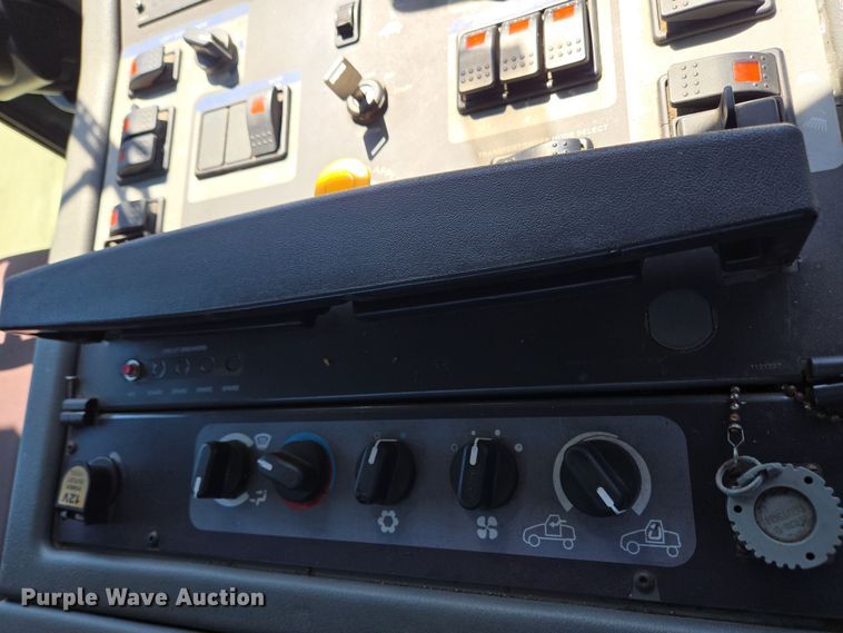 image for item EC4175 2017 Elgin Pelican Series NP street sweeper