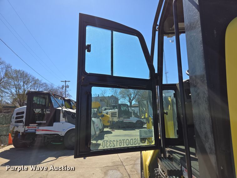 image for item EC4175 2017 Elgin Pelican Series NP street sweeper