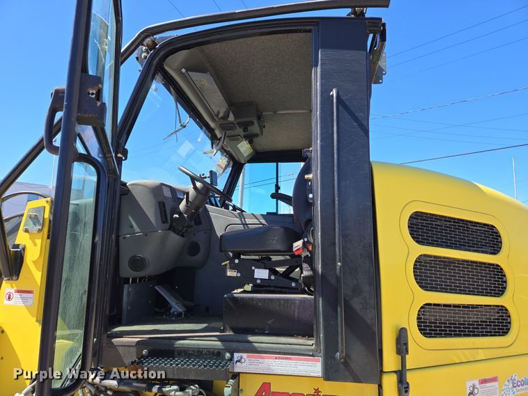 image for item EC4175 2017 Elgin Pelican Series NP street sweeper