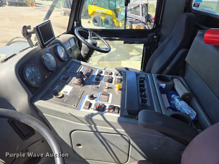 image for item EC4175 2017 Elgin Pelican Series NP street sweeper