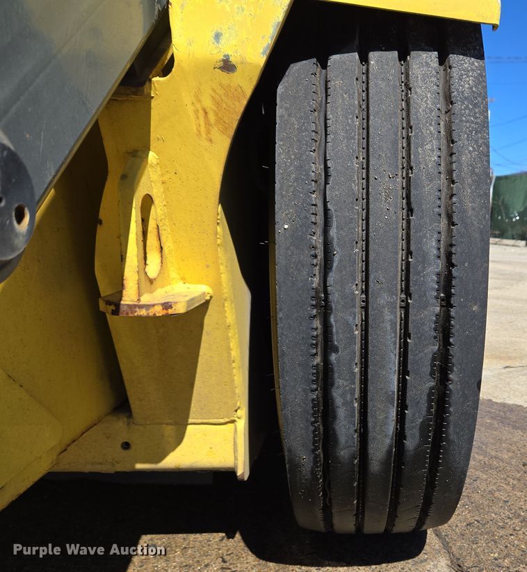 image for item EC4175 2017 Elgin Pelican Series NP street sweeper