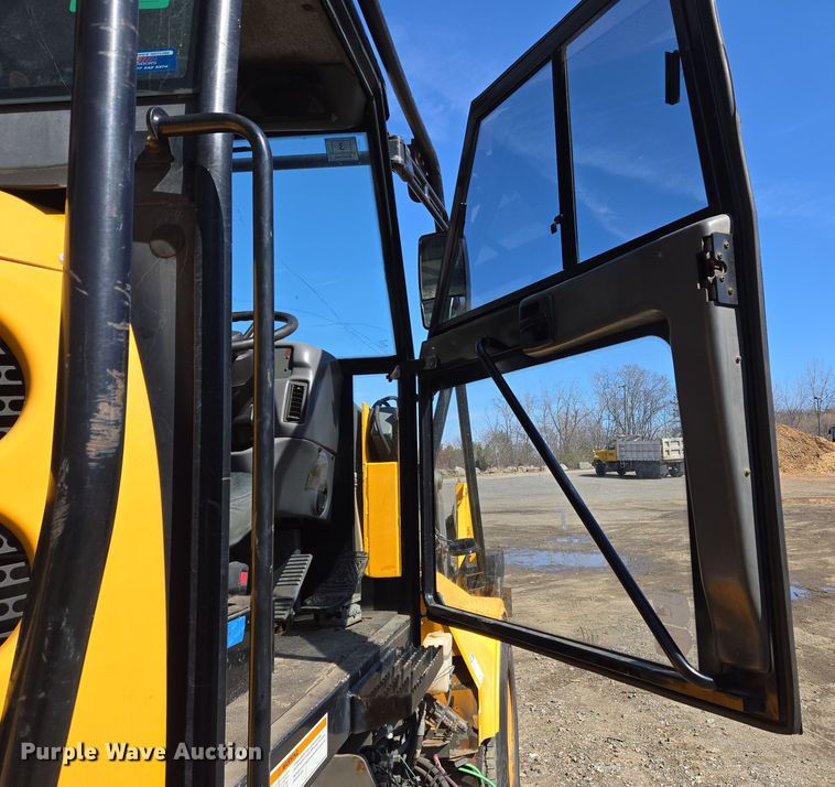 image for item EC4181 2009 Elgin Pelican Series NP street sweeper