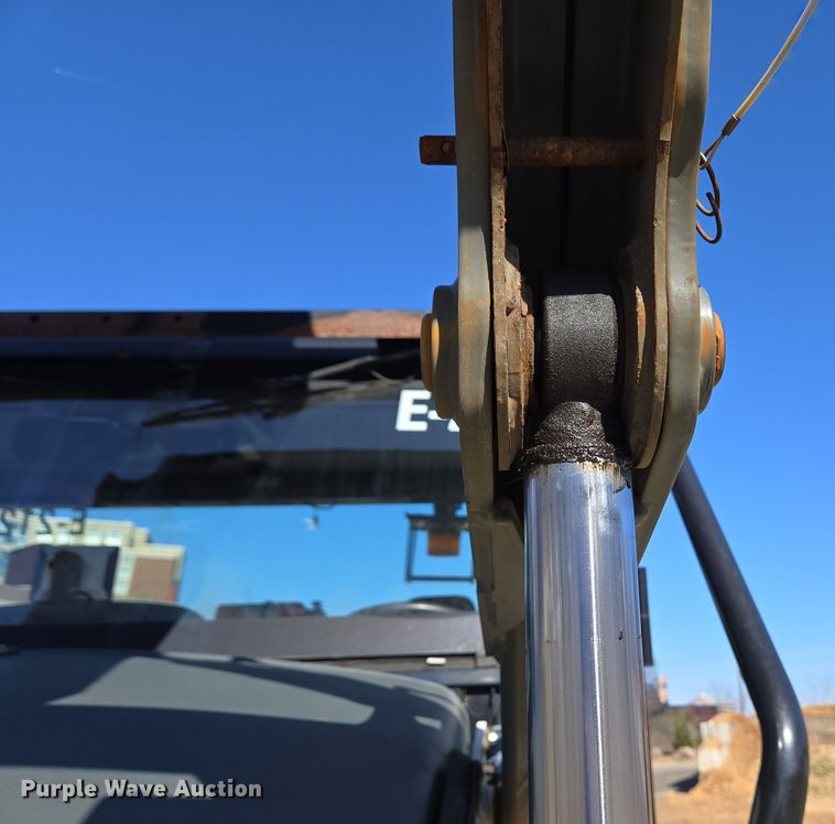 image for item EC4183 2015 Elgin Pelican Series NP street sweeper