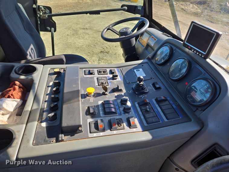 image for item EC4183 2015 Elgin Pelican Series NP street sweeper