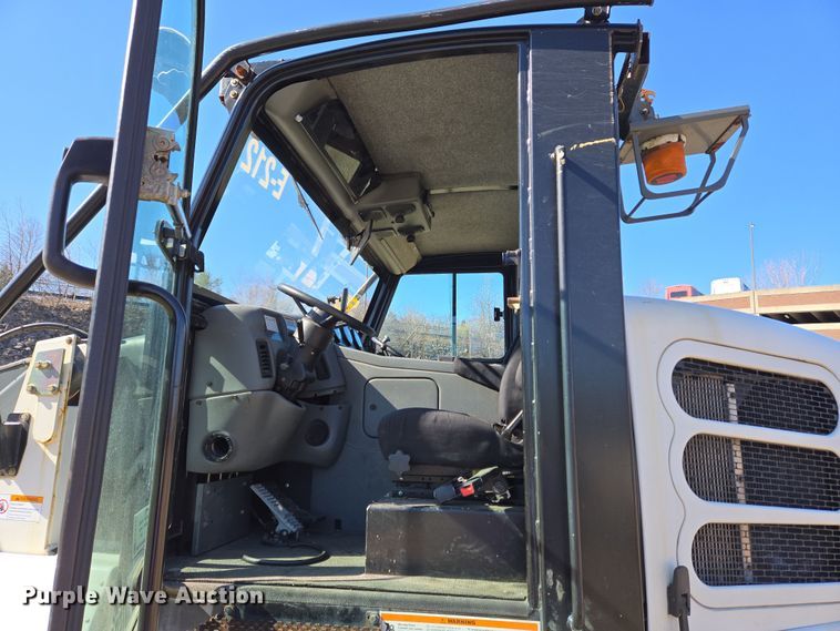 image for item EC4183 2015 Elgin Pelican Series NP street sweeper