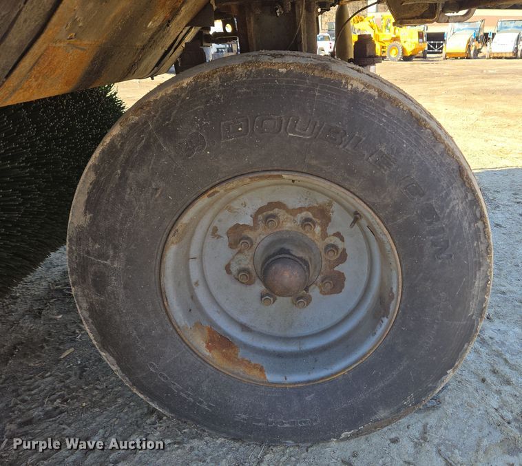 image for item EC4183 2015 Elgin Pelican Series NP street sweeper