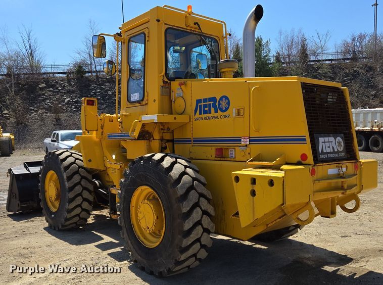 image for item EC4184 1994 Case 621B wheel loader