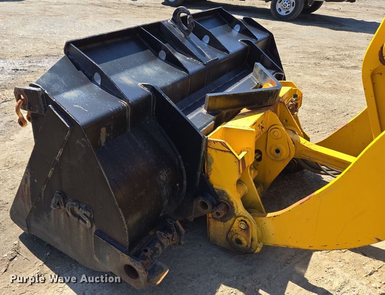 image for item EC4184 1994 Case 621B wheel loader