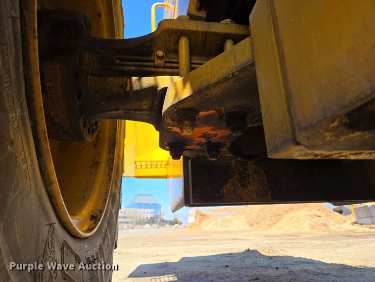 image for item EC4184 1994 Case 621B wheel loader