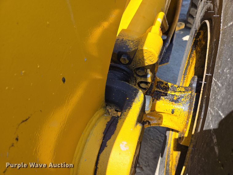 image for item EC4184 1994 Case 621B wheel loader