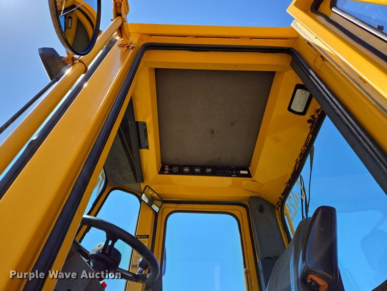 image for item EC4184 1994 Case 621B wheel loader