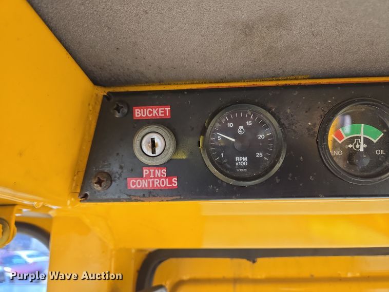 image for item EC4184 1994 Case 621B wheel loader