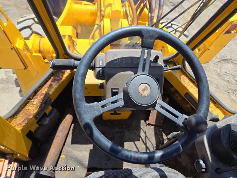 image for item EC4184 1994 Case 621B wheel loader