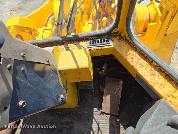 image for item EC4184 1994 Case 621B wheel loader