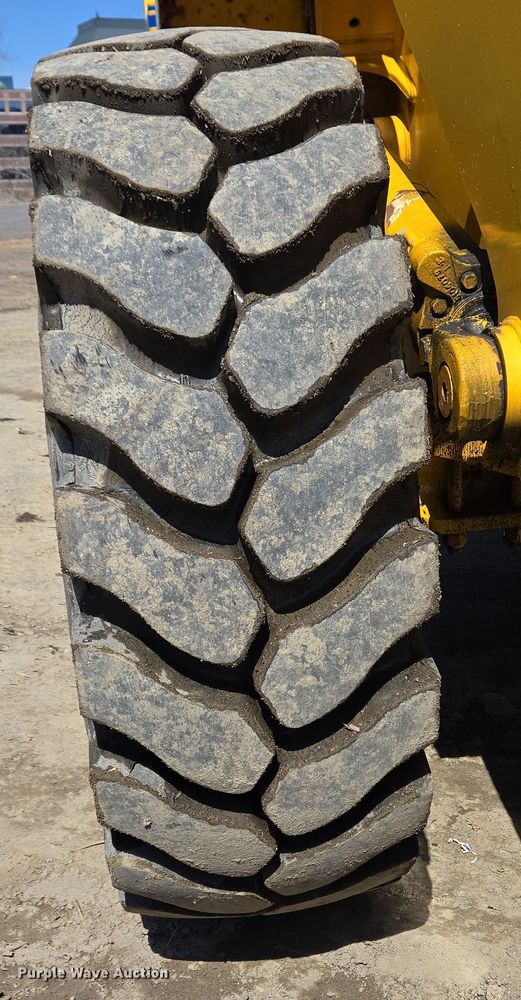 image for item EC4184 1994 Case 621B wheel loader