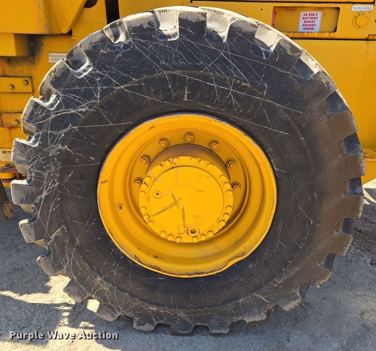 image for item EC4184 1994 Case 621B wheel loader