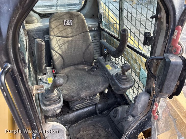 image for item ED4181 2017 Caterpillar 262D skid steer loader