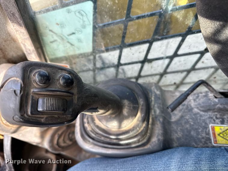 image for item ED4181 2017 Caterpillar 262D skid steer loader