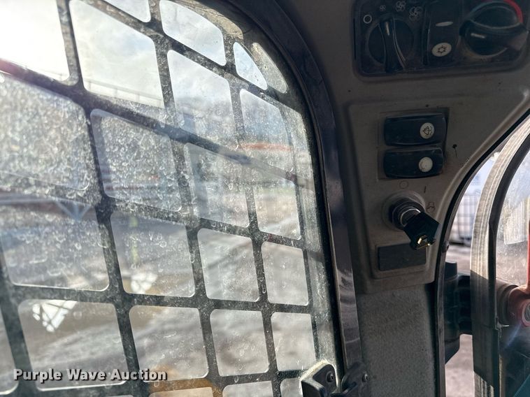 image for item ED4181 2017 Caterpillar 262D skid steer loader