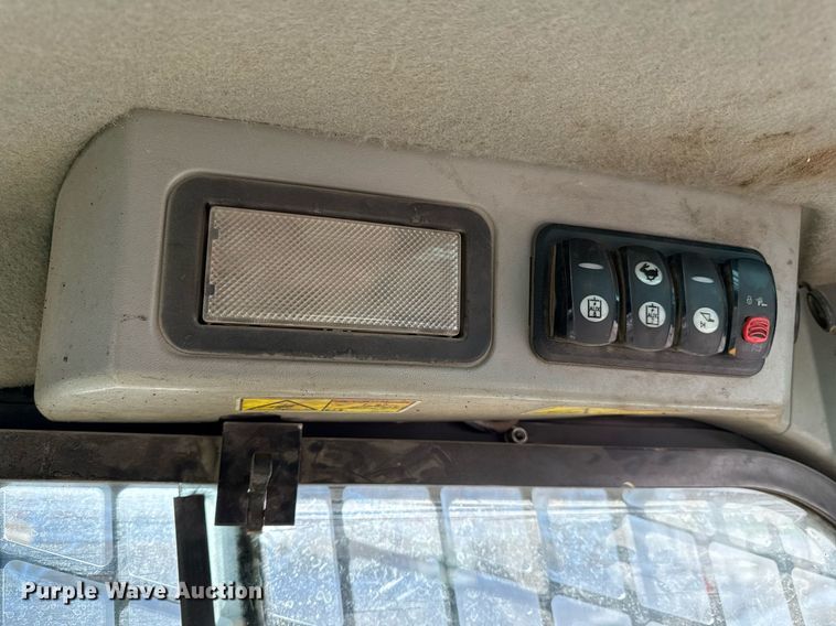 image for item ED4181 2017 Caterpillar 262D skid steer loader