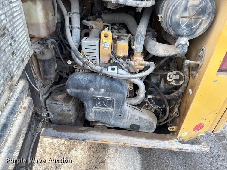 image for item ED4181 2017 Caterpillar 262D skid steer loader