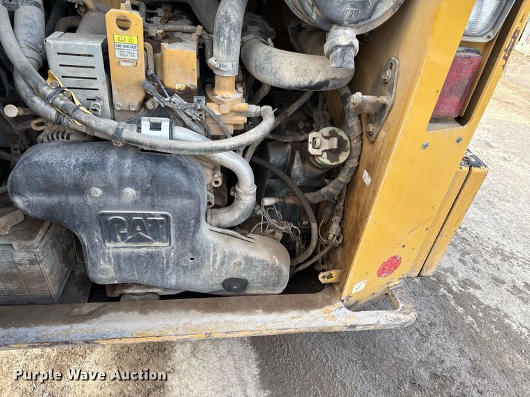 image for item ED4181 2017 Caterpillar 262D skid steer loader