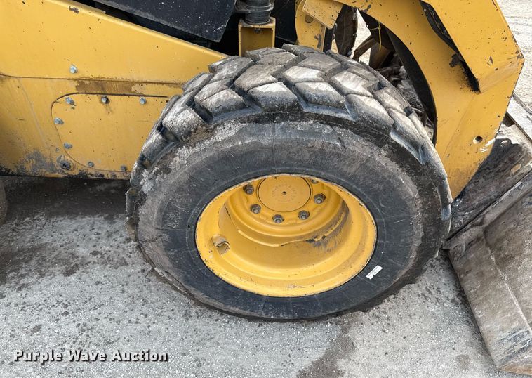 image for item ED4181 2017 Caterpillar 262D skid steer loader