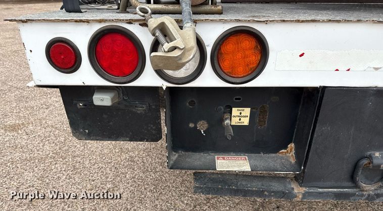 image for item ED5519 2016 Ford F550 Super Duty XL bucket truck