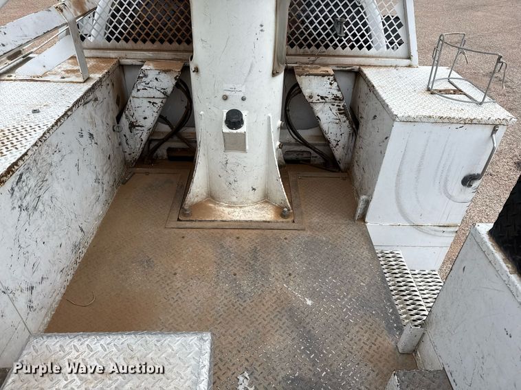 image for item ED5519 2016 Ford F550 Super Duty XL bucket truck