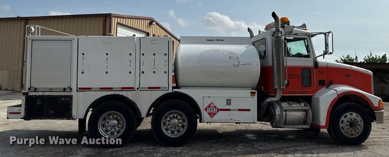 image for item ED5590 2007 Peterbilt 385 fuel truck